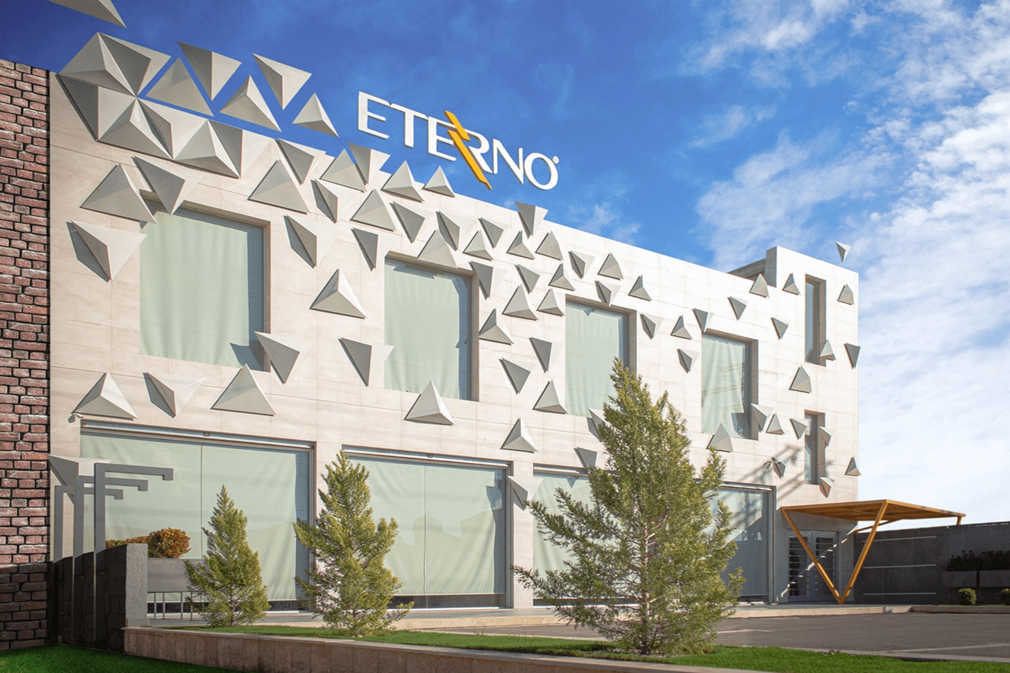 eterno - The exterior frontispiece of the showroom - 1